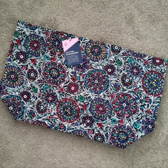 NWT Vera Bradley Grand Tote in Stained Glass Medallion - Picture 9 of 10